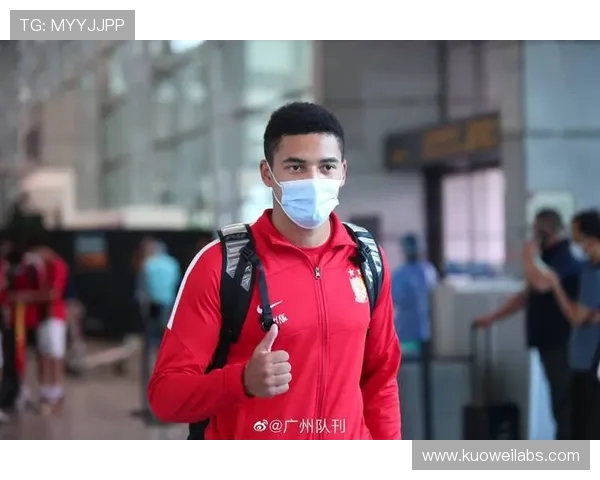 沪媒点评海港外战失利归因于主帅激进进攻策略导致攻守失衡